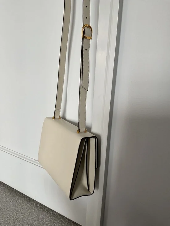 Beautiful Ivory Gucci Zumi crossbody w/2 tone metal - Picture 5 of 9
